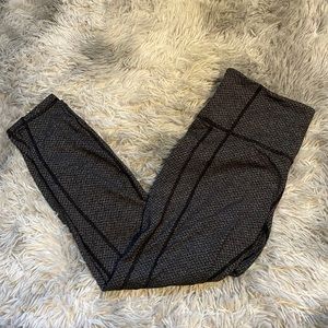 Athlete size medium cropped grey patterned leggings